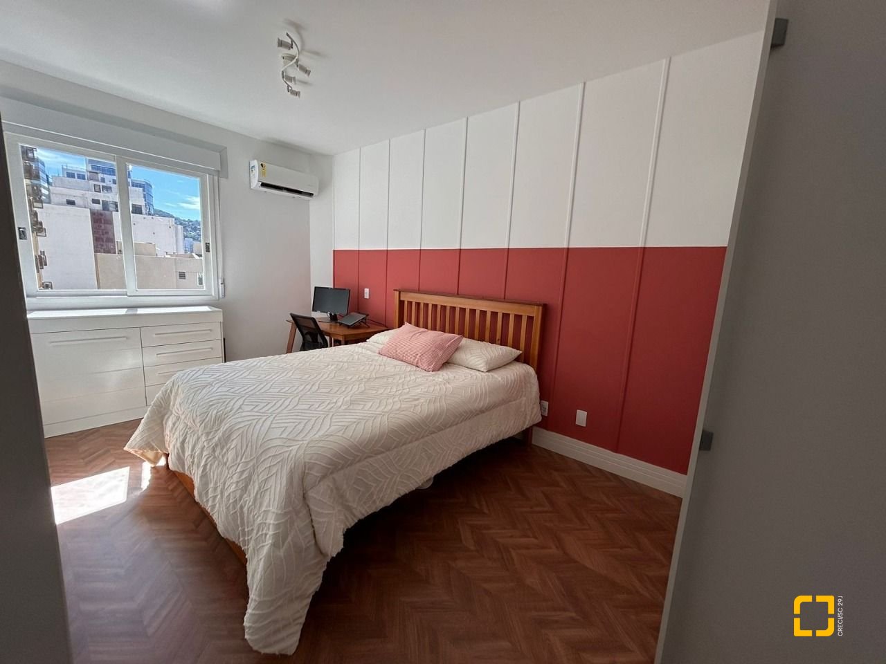 Apartamento com 72m², 3 quartos (sendo 1 suíte), 1 garagem, no bairro Centro em Florianópolis