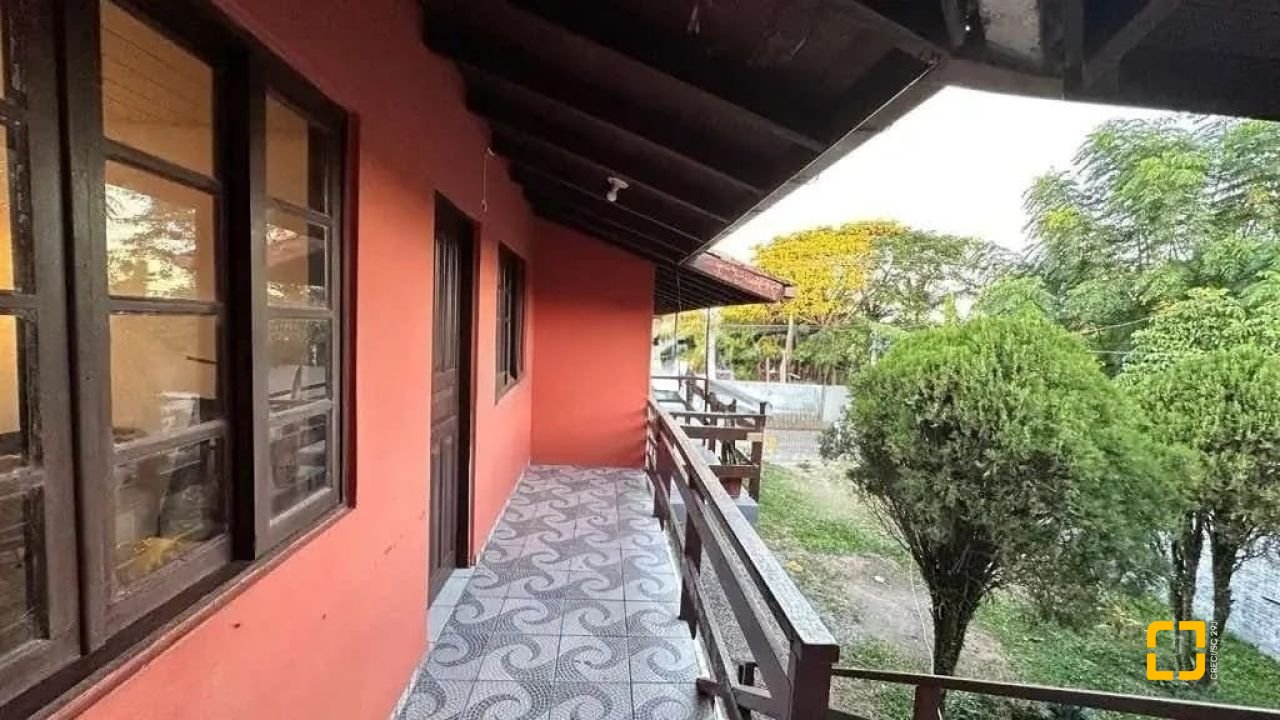 Hotel com 330m², 8 quartos, 8 garagens, no bairro Campeche em Florianópolis