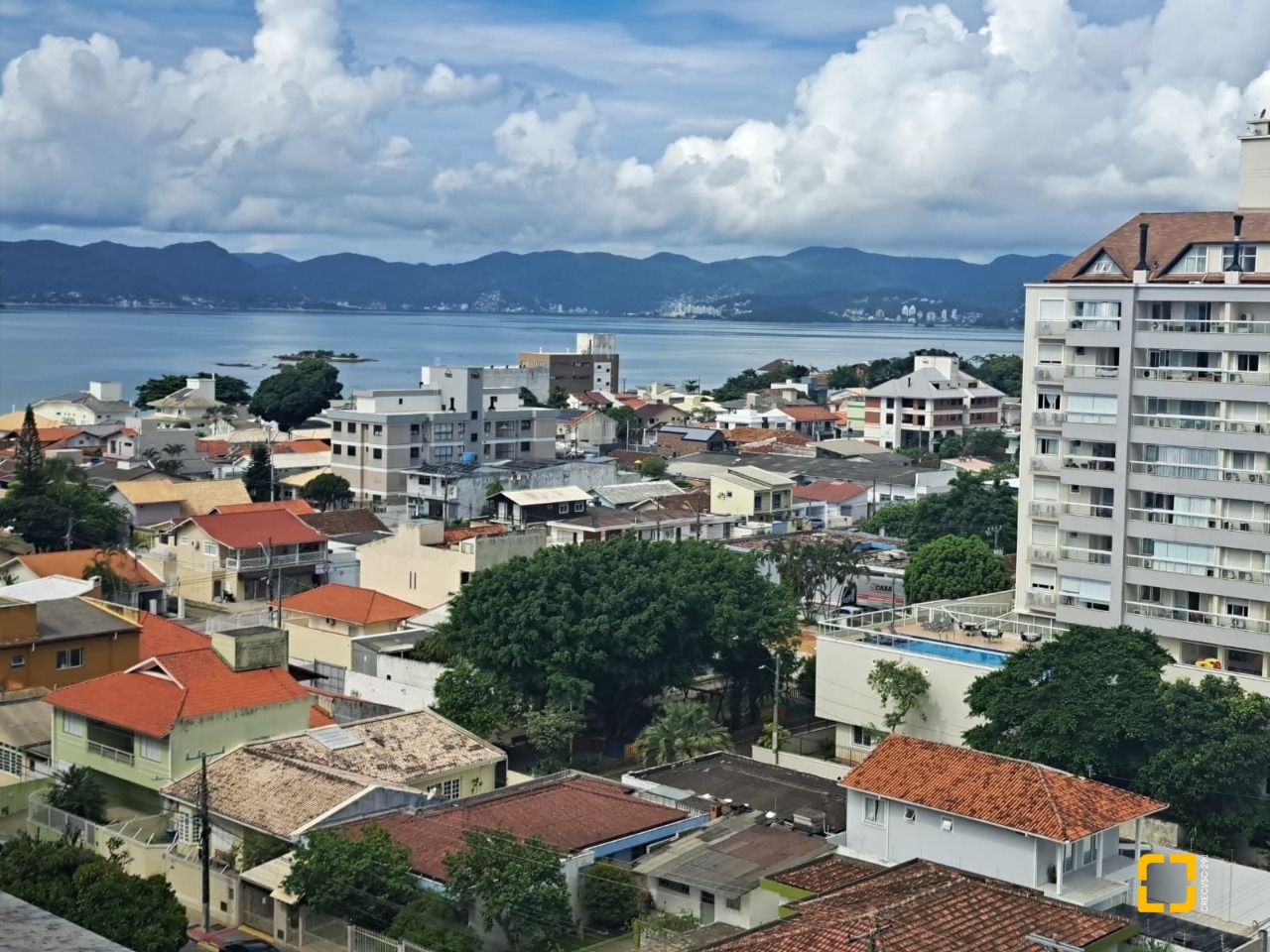Apartamento com 100m², 4 quartos (sendo 1 suíte), 1 garagem, no bairro Balneário em Florianópolis