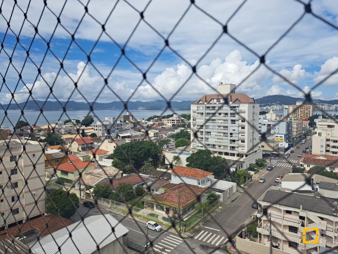 Apartamento com 100m², 4 quartos (sendo 1 suíte), 1 garagem, no bairro Balneário em Florianópolis