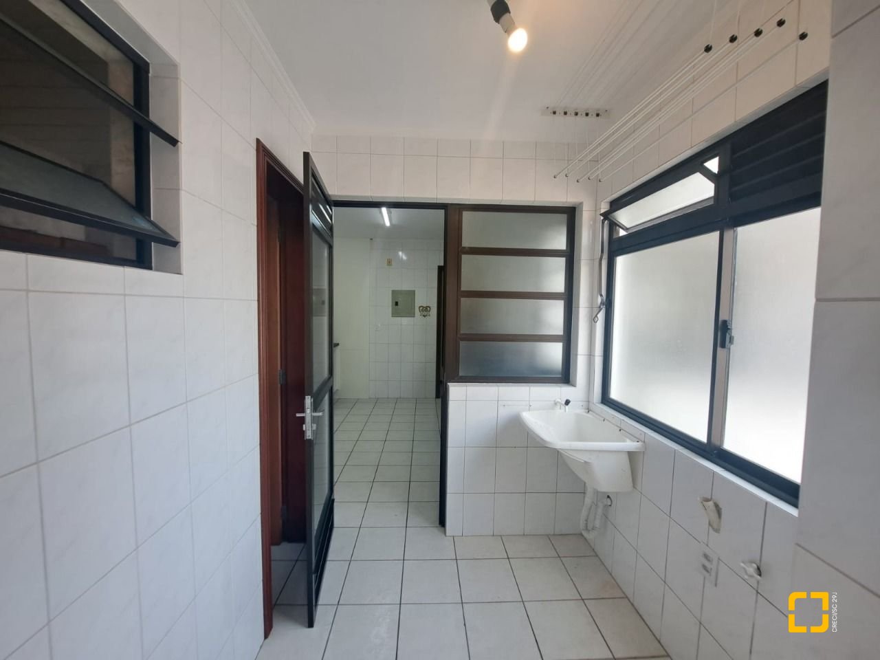 Apartamento com 100m², 4 quartos (sendo 1 suíte), 1 garagem, no bairro Balneário em Florianópolis