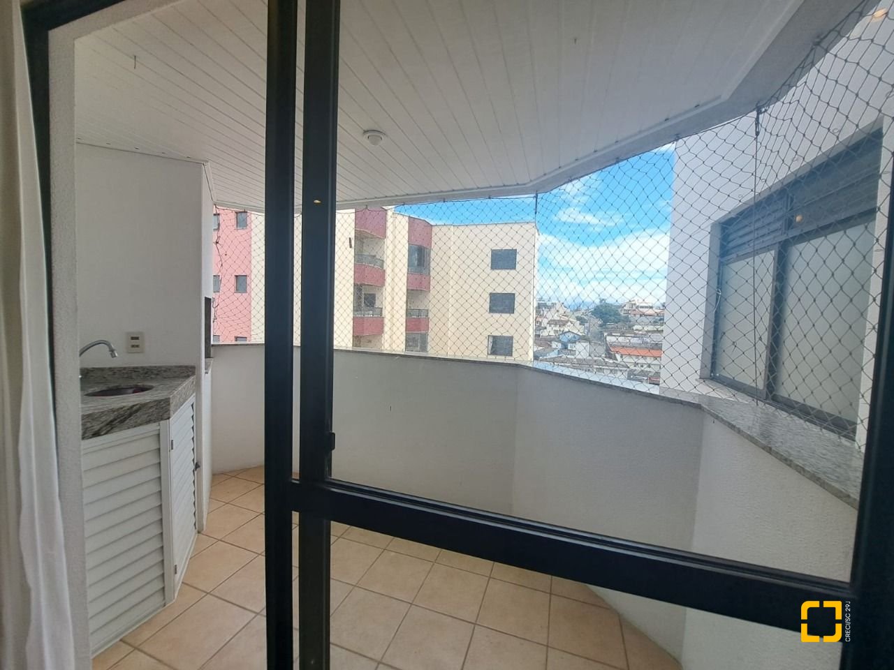 Apartamento com 100m², 4 quartos (sendo 1 suíte), 1 garagem, no bairro Balneário em Florianópolis