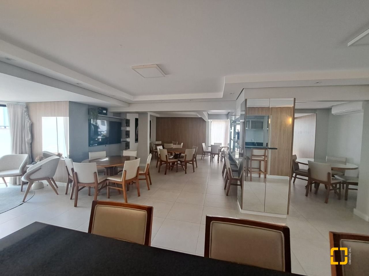 Apartamento com 100m², 4 quartos (sendo 1 suíte), 1 garagem, no bairro Balneário em Florianópolis