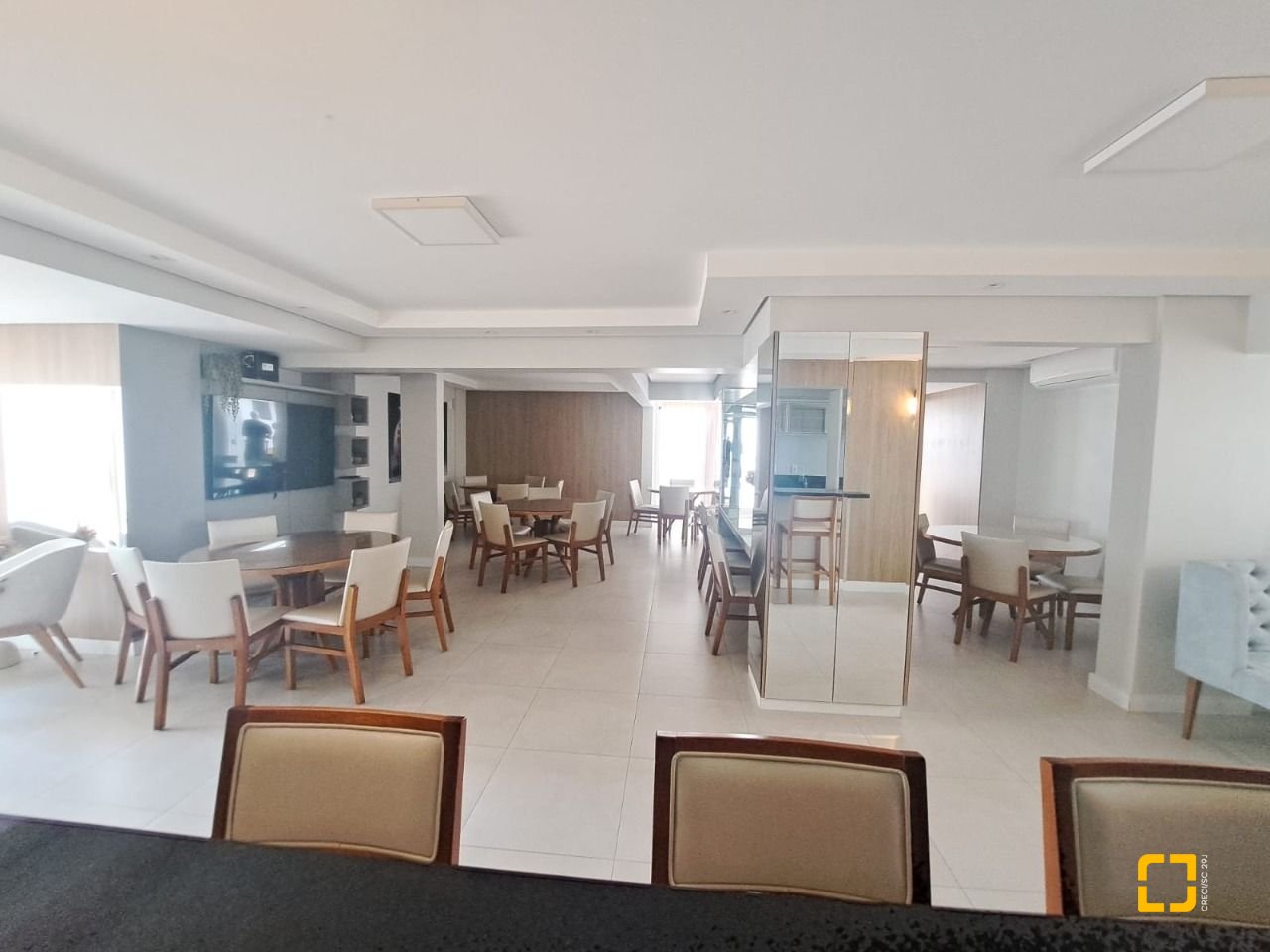 Apartamento com 100m², 4 quartos (sendo 1 suíte), 1 garagem, no bairro Balneário em Florianópolis