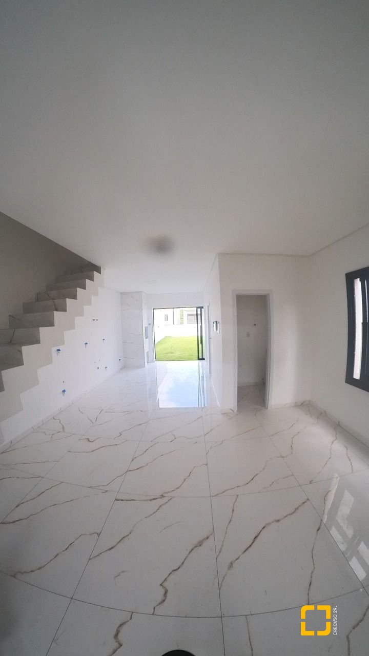 Casa com 140m², 6 quartos (sendo 3 suítes), 2 garagens, no bairro Ingleses em Florianópolis
