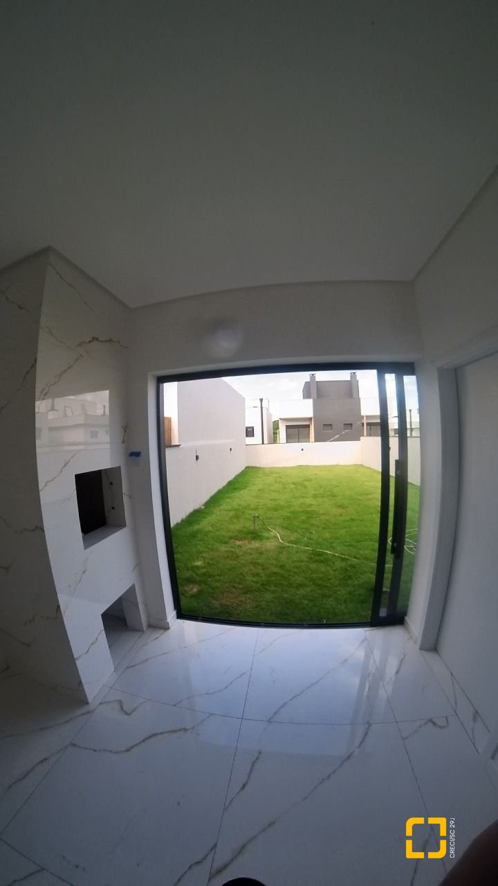 Casa com 140m², 6 quartos (sendo 3 suítes), 2 garagens, no bairro Ingleses em Florianópolis