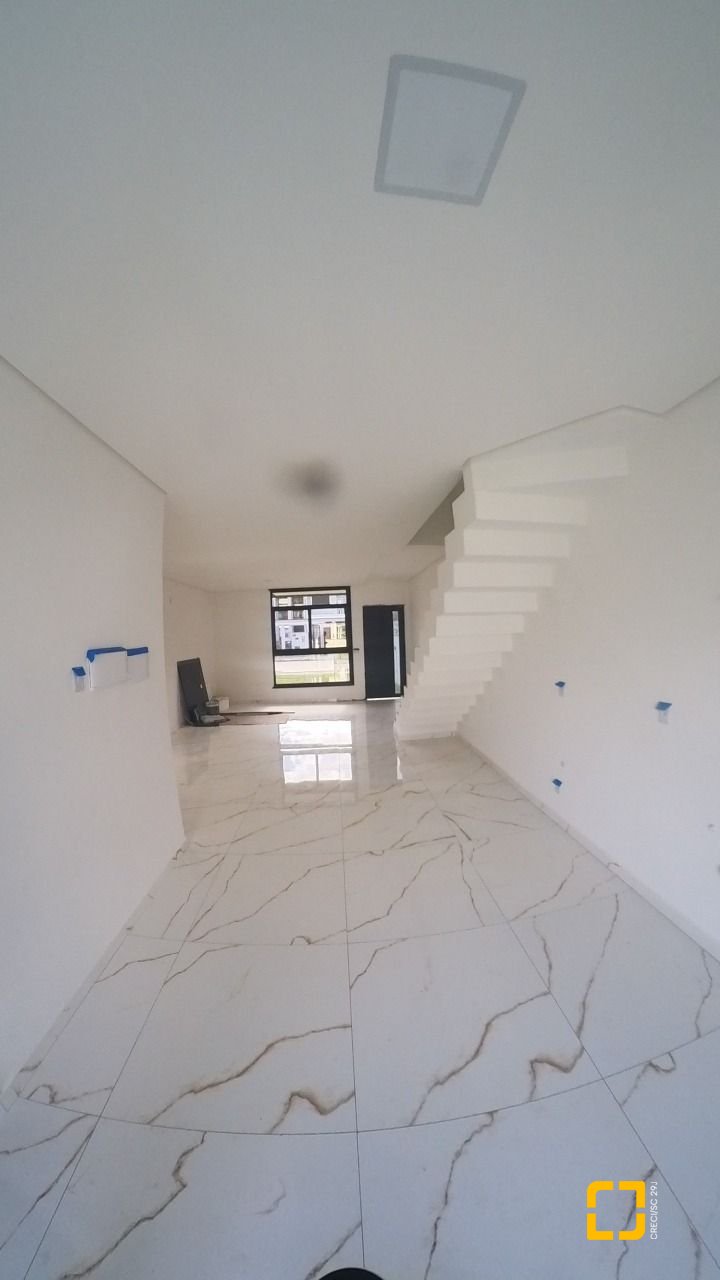 Casa com 140m², 6 quartos (sendo 3 suítes), 2 garagens, no bairro Ingleses em Florianópolis