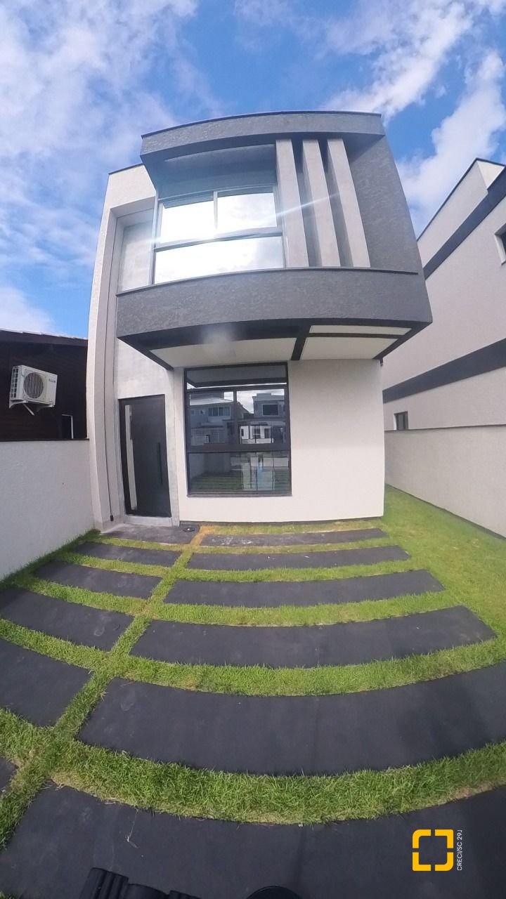Casa com 140m², 6 quartos (sendo 3 suítes), 2 garagens, no bairro Ingleses em Florianópolis