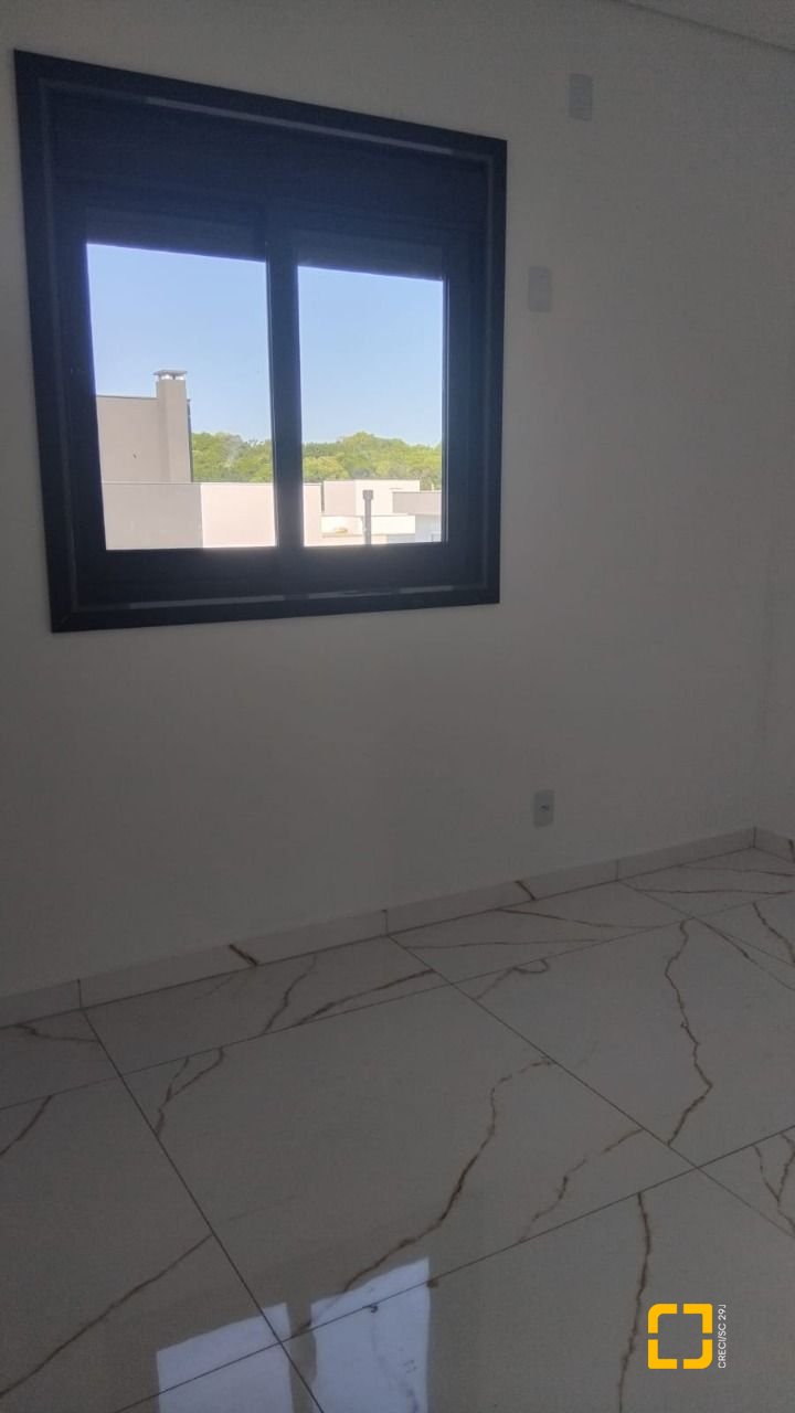 Casa com 140m², 6 quartos (sendo 3 suítes), 2 garagens, no bairro Ingleses em Florianópolis