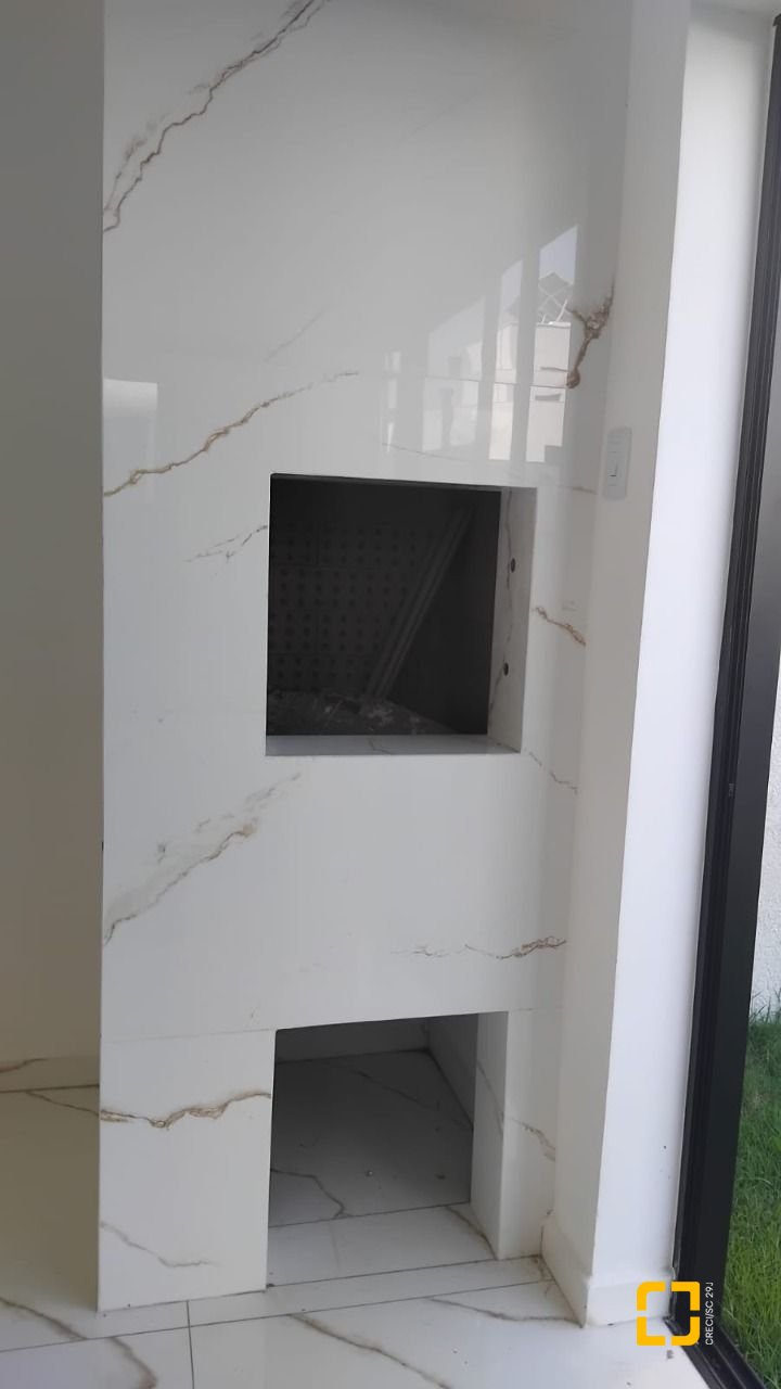 Casa com 140m², 6 quartos (sendo 3 suítes), 2 garagens, no bairro Ingleses em Florianópolis