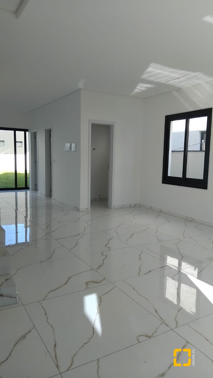 Casa com 140m², 6 quartos (sendo 3 suítes), 2 garagens, no bairro Ingleses em Florianópolis