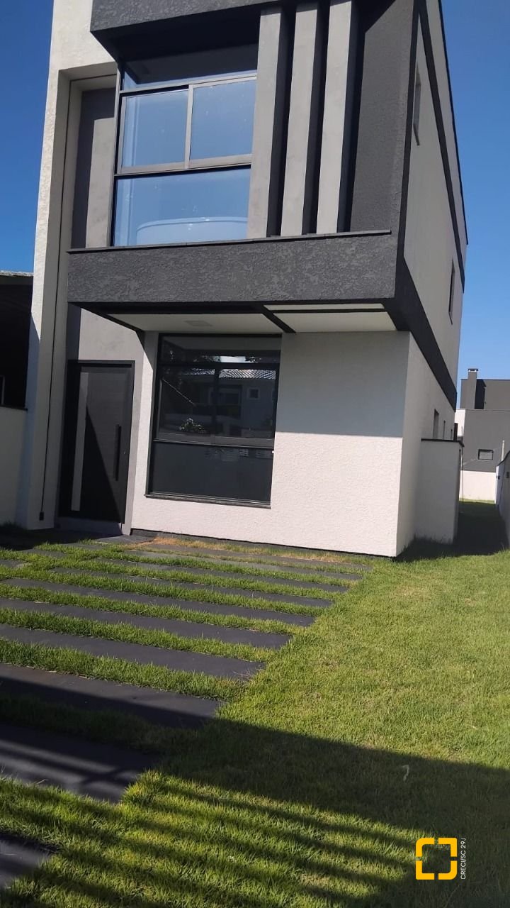 Casa com 140m², 6 quartos (sendo 3 suítes), 2 garagens, no bairro Ingleses em Florianópolis