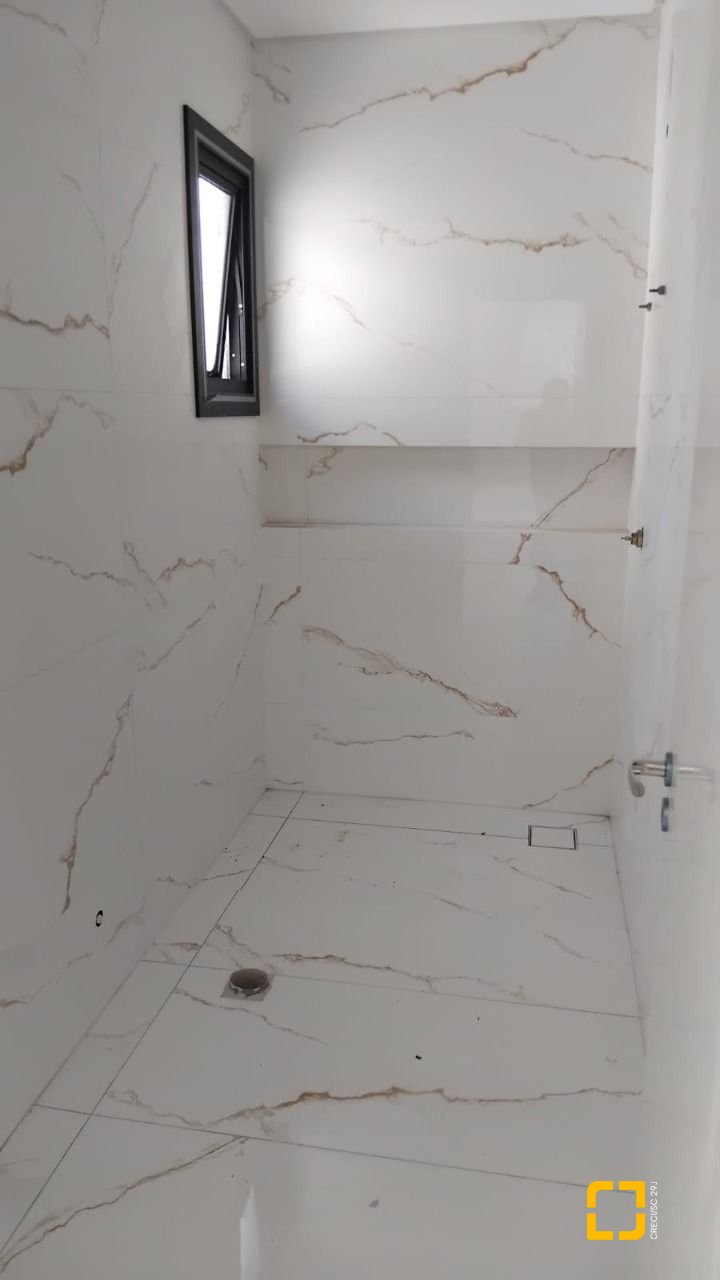 Casa com 140m², 6 quartos (sendo 3 suítes), 2 garagens, no bairro Ingleses em Florianópolis