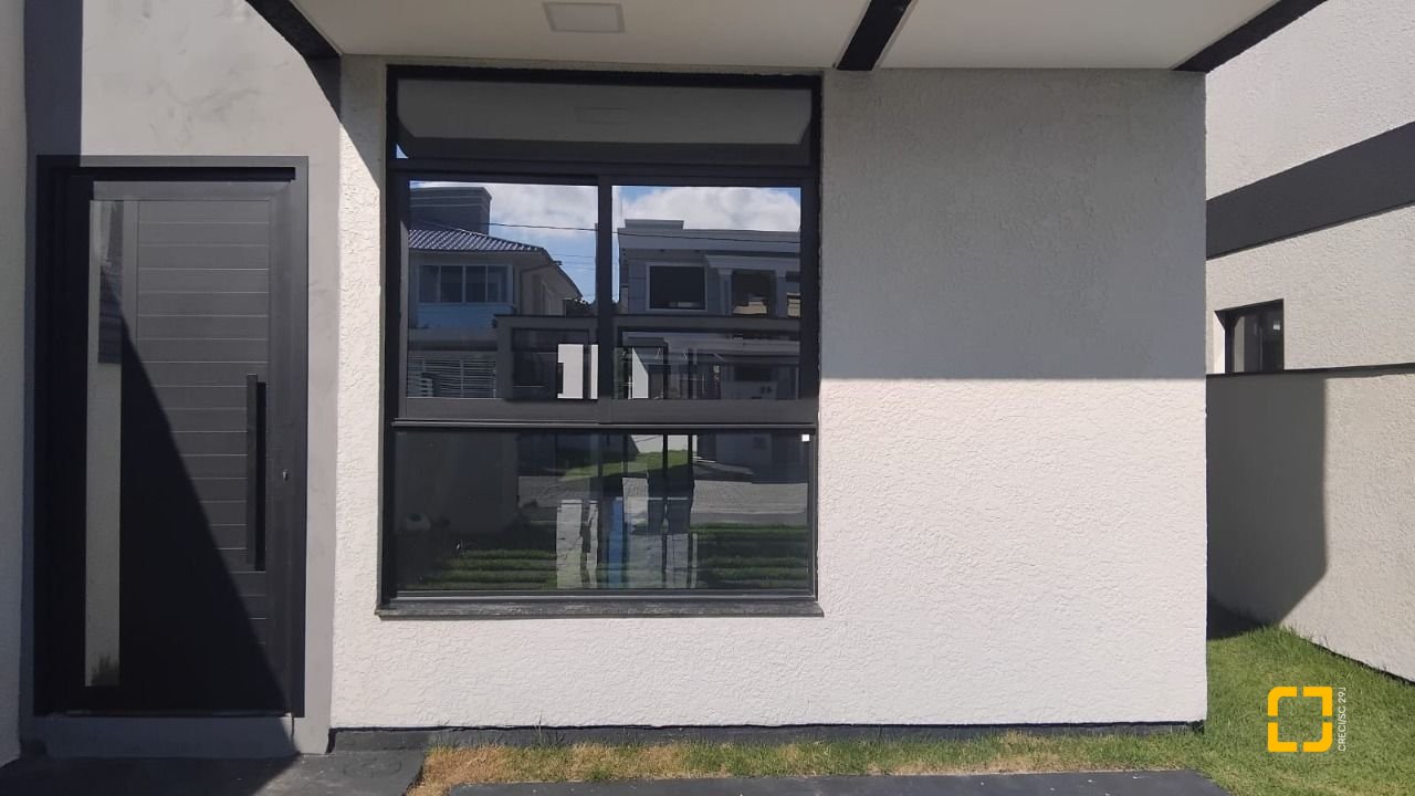 Casa com 140m², 6 quartos (sendo 3 suítes), 2 garagens, no bairro Ingleses em Florianópolis