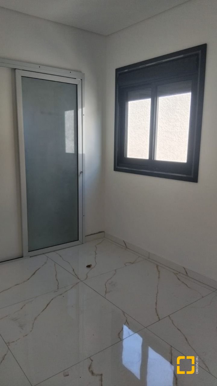 Casa com 140m², 6 quartos (sendo 3 suítes), 2 garagens, no bairro Ingleses em Florianópolis