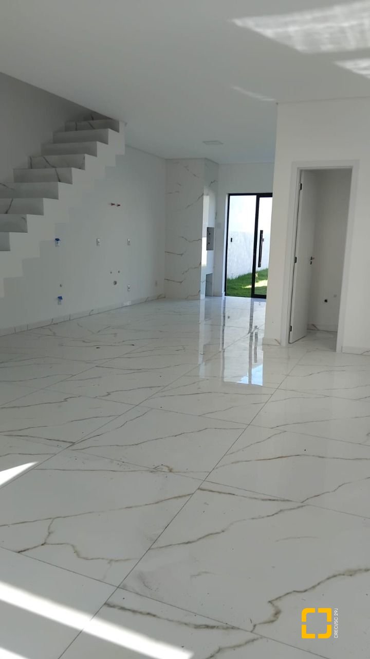 Casa com 140m², 6 quartos (sendo 3 suítes), 2 garagens, no bairro Ingleses em Florianópolis