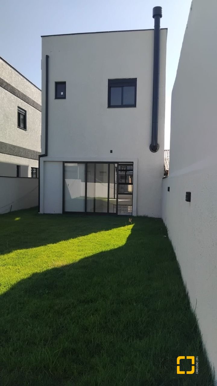 Casa com 140m², 6 quartos (sendo 3 suítes), 2 garagens, no bairro Ingleses em Florianópolis