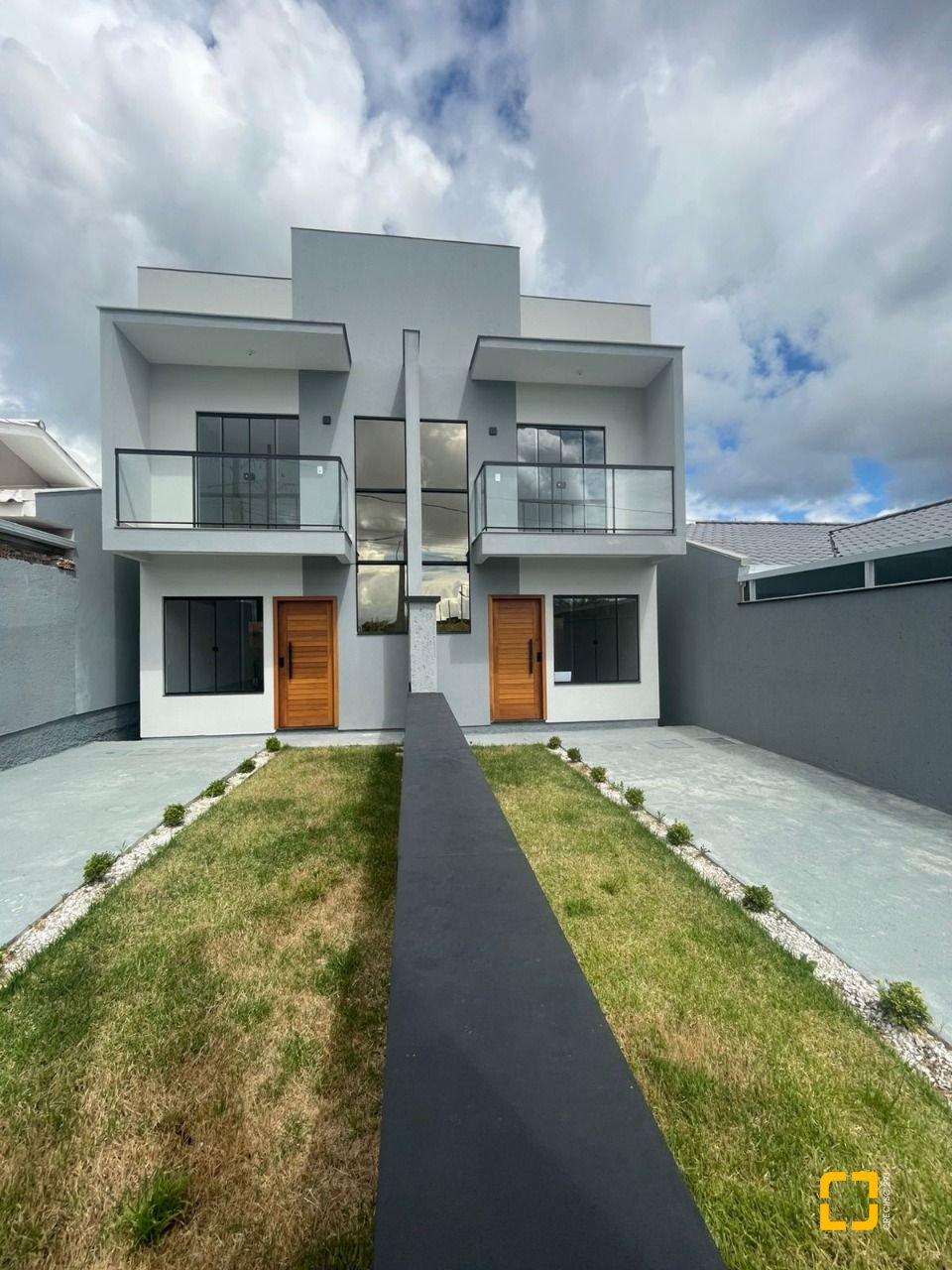 Casa com 85m², 2 quartos (sendo 2 suítes), 2 garagens, no bairro Bela Vista em Palhoça