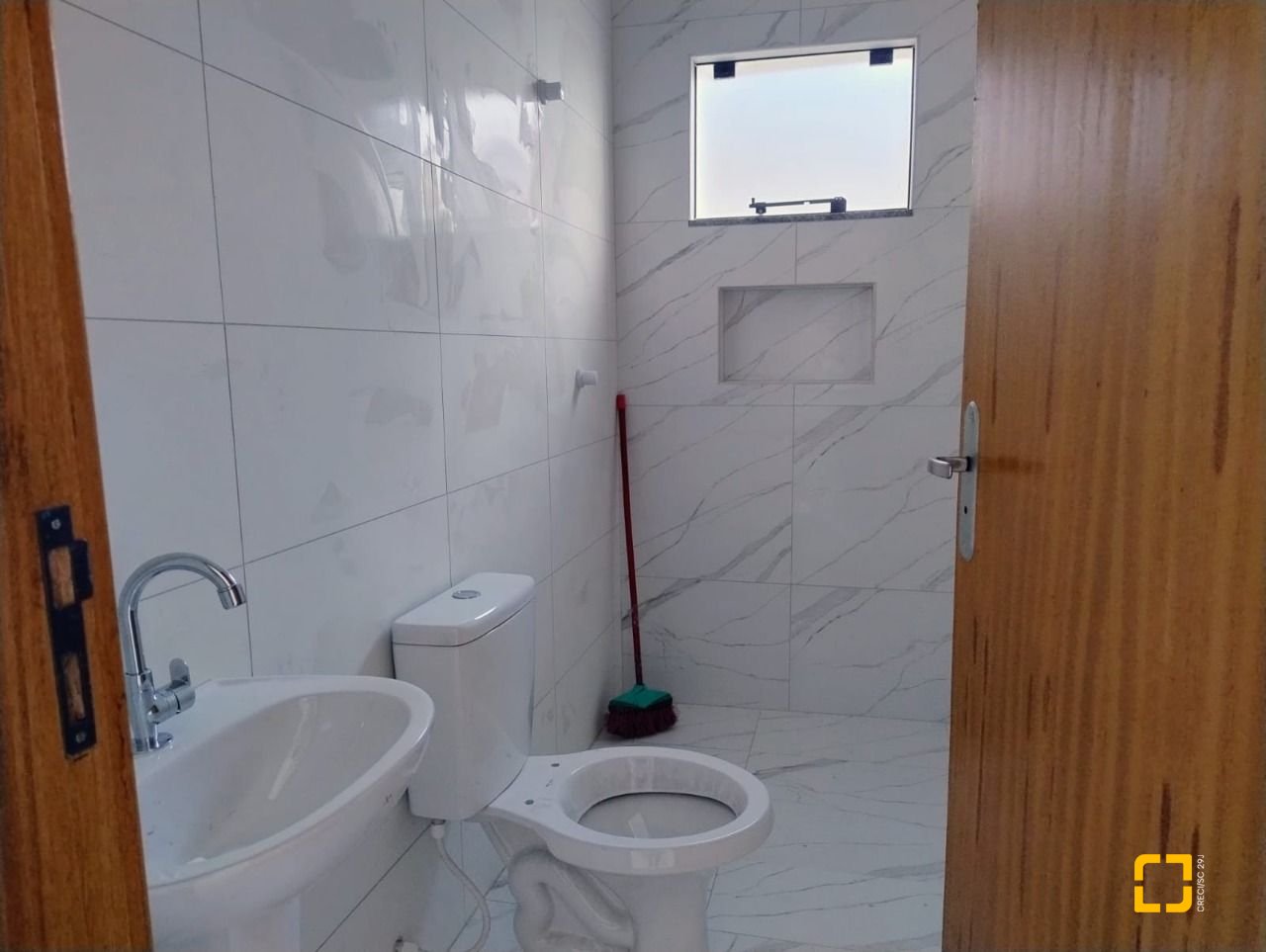 Casa com 60m², 2 quartos (sendo 1 suíte), 1 garagem, no bairro Barra do Aririú em Palhoça