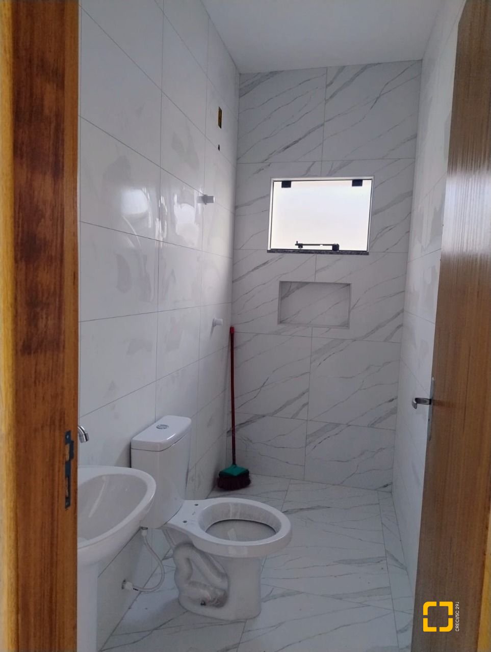 Casa com 60m², 2 quartos (sendo 1 suíte), 1 garagem, no bairro Barra do Aririú em Palhoça