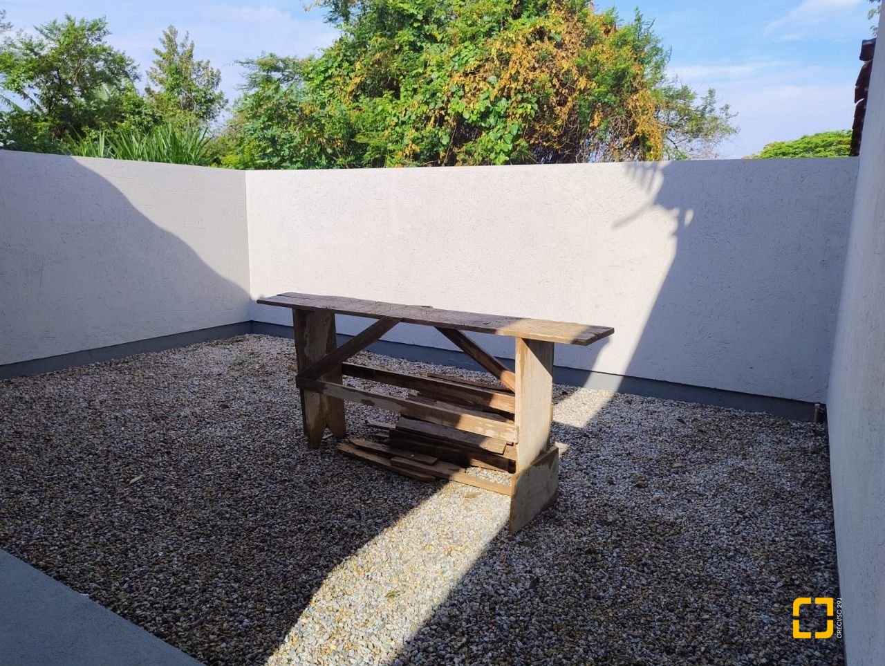 Casa com 60m², 2 quartos (sendo 1 suíte), 1 garagem, no bairro Barra do Aririú em Palhoça