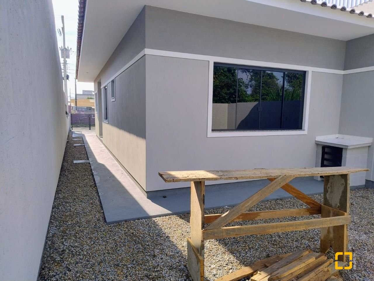 Casa com 60m², 2 quartos (sendo 1 suíte), 1 garagem, no bairro Barra do Aririú em Palhoça