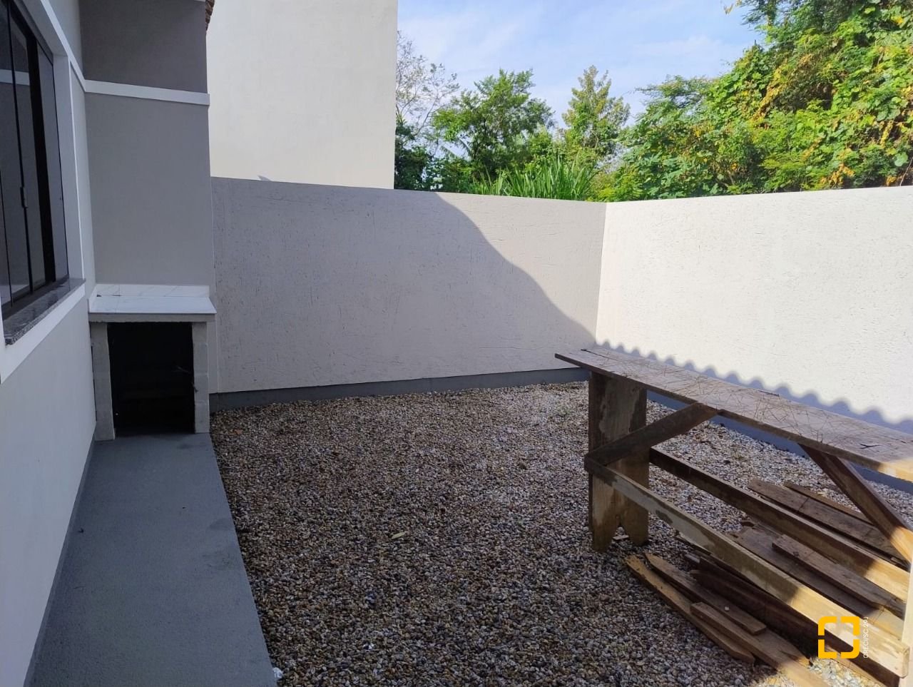 Casa com 60m², 2 quartos (sendo 1 suíte), 1 garagem, no bairro Barra do Aririú em Palhoça