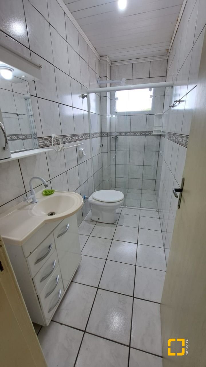 Apartamento com 40m², 1 quarto, 1 garagem, no bairro Canasvieiras em Florianópolis