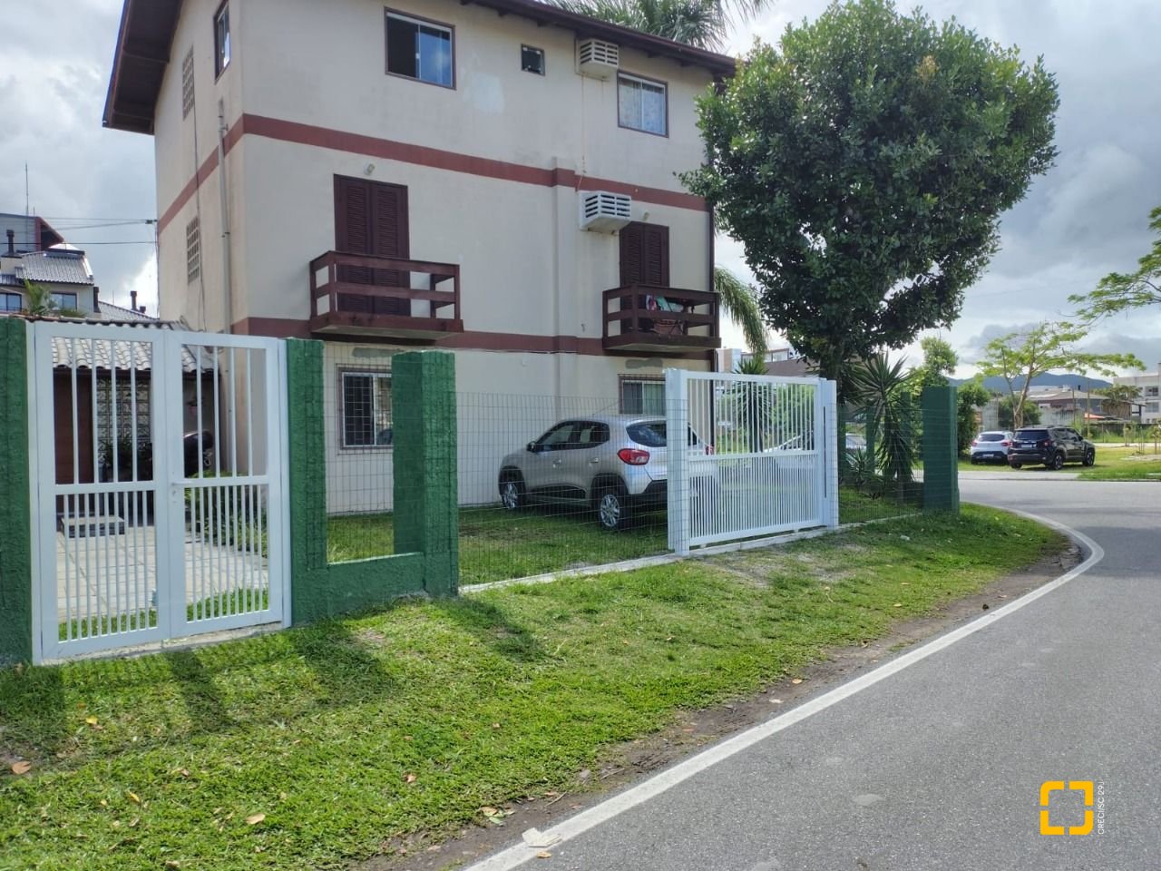 Apartamento com 40m², 1 quarto, 1 garagem, no bairro Canasvieiras em Florianópolis