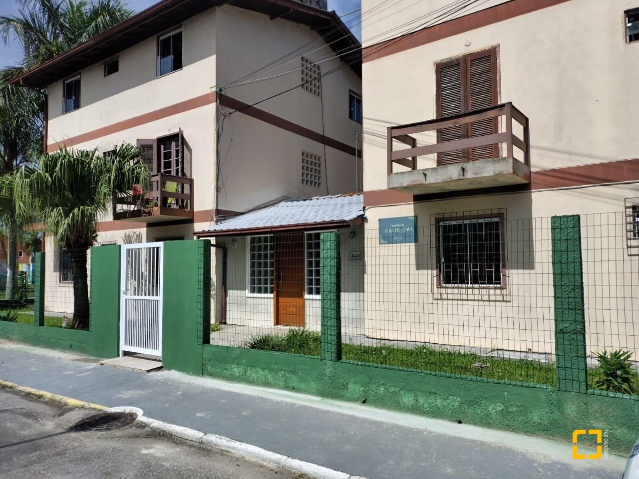 Apartamento com 40m², 1 quarto, 1 garagem, no bairro Canasvieiras em Florianópolis