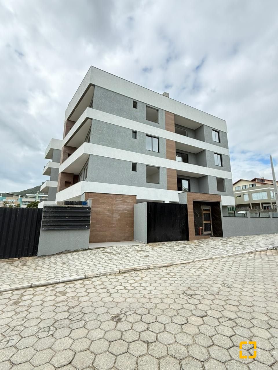 Apartamento com 143m², 2 quartos (sendo 1 suíte), 1 garagem, no bairro Santinho em Florianópolis