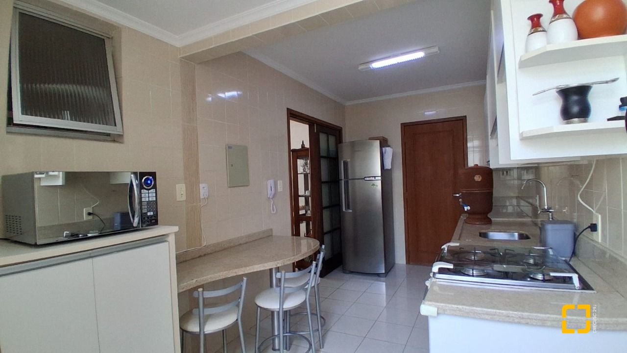 Apartamento com 96m², 4 quartos (sendo 1 suíte), 1 garagem, no bairro Trindade em Florianópolis