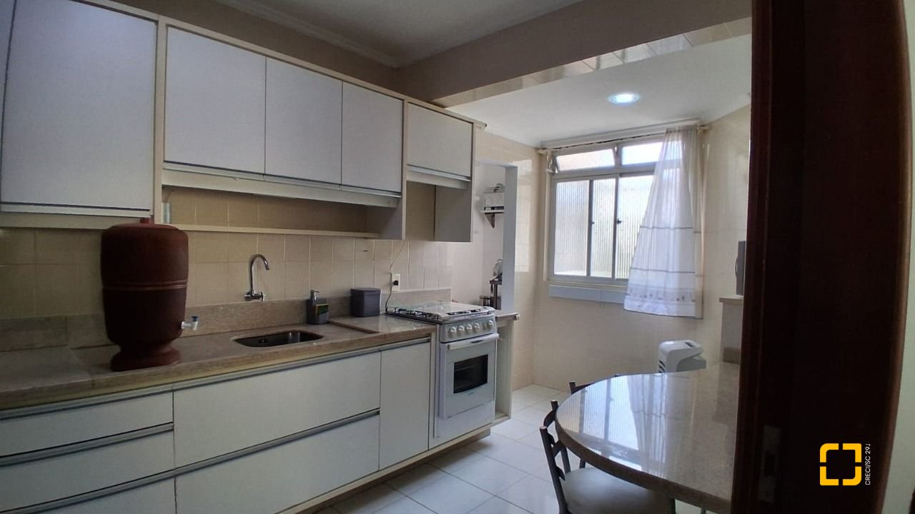 Apartamento com 96m², 4 quartos (sendo 1 suíte), 1 garagem, no bairro Trindade em Florianópolis
