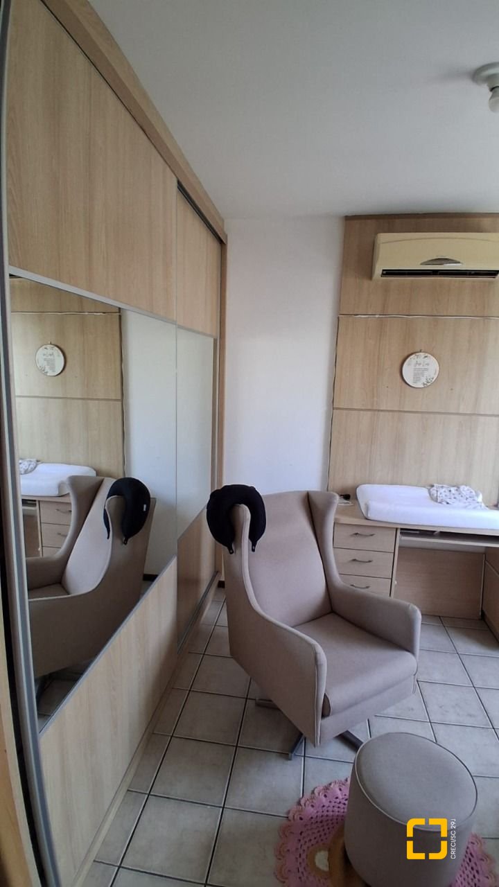 Apartamento com 96m², 4 quartos (sendo 1 suíte), 1 garagem, no bairro Trindade em Florianópolis