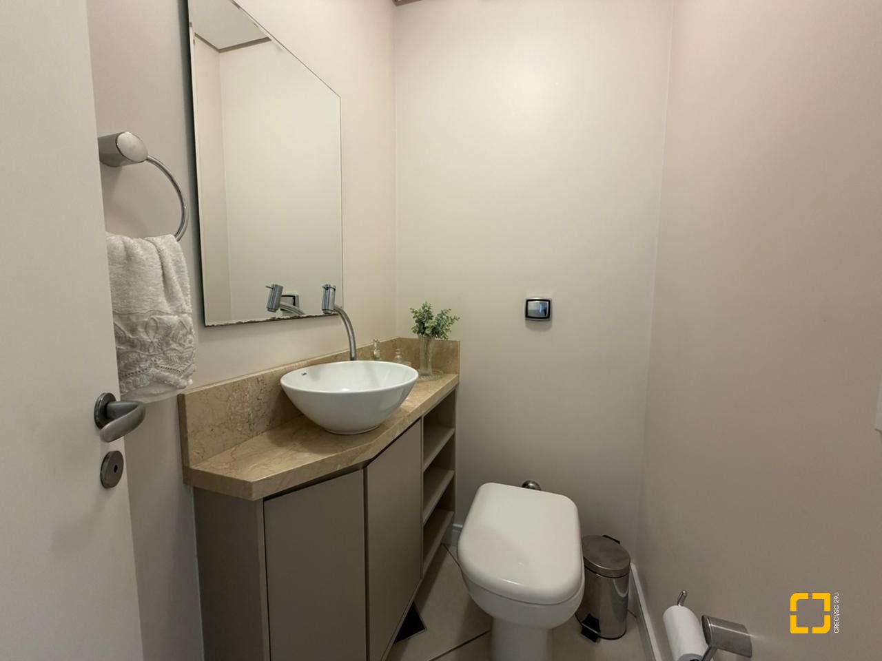 Apartamento com 102m², 4 quartos (sendo 1 suíte), 1 garagem, no bairro Jurerê Internacional em Florianópolis