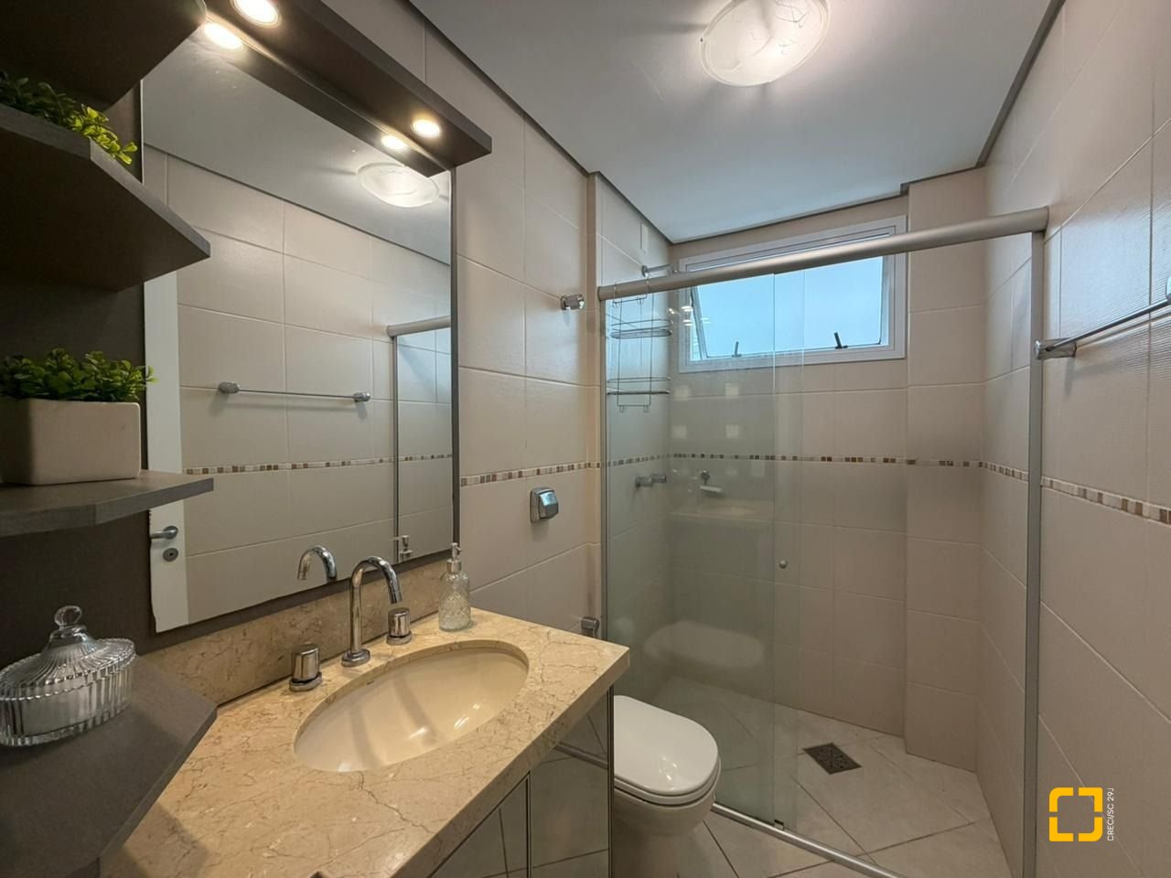 Apartamento com 102m², 4 quartos (sendo 1 suíte), 1 garagem, no bairro Jurerê Internacional em Florianópolis
