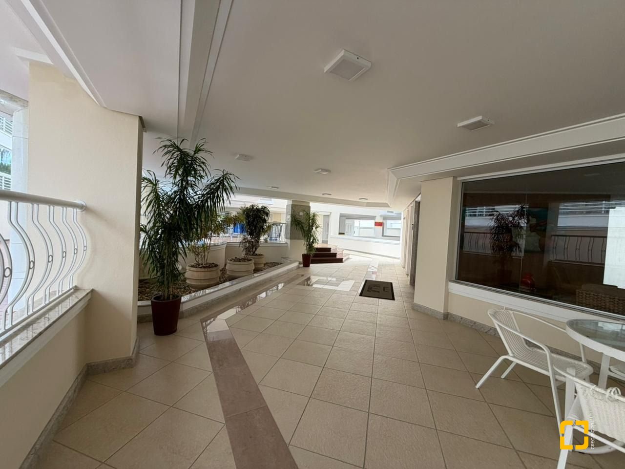 Apartamento com 102m², 4 quartos (sendo 1 suíte), 1 garagem, no bairro Jurerê Internacional em Florianópolis