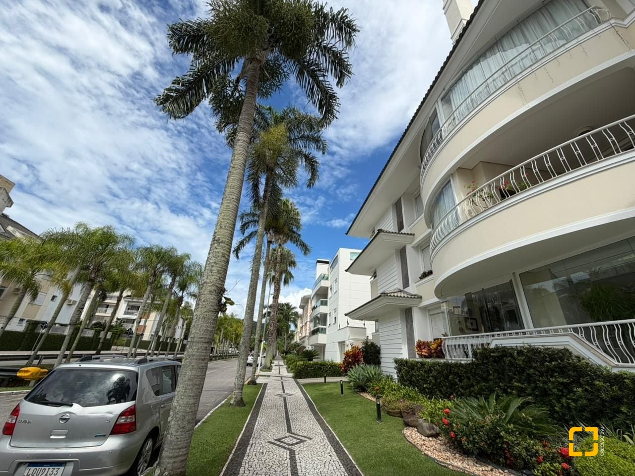 Apartamento com 102m², 4 quartos (sendo 1 suíte), 1 garagem, no bairro Jurerê Internacional em Florianópolis