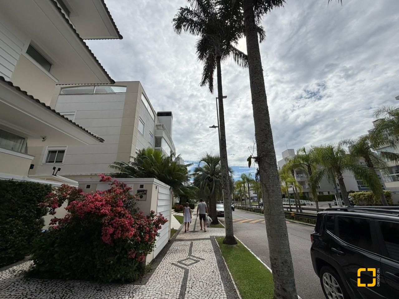 Apartamento com 102m², 4 quartos (sendo 1 suíte), 1 garagem, no bairro Jurerê Internacional em Florianópolis