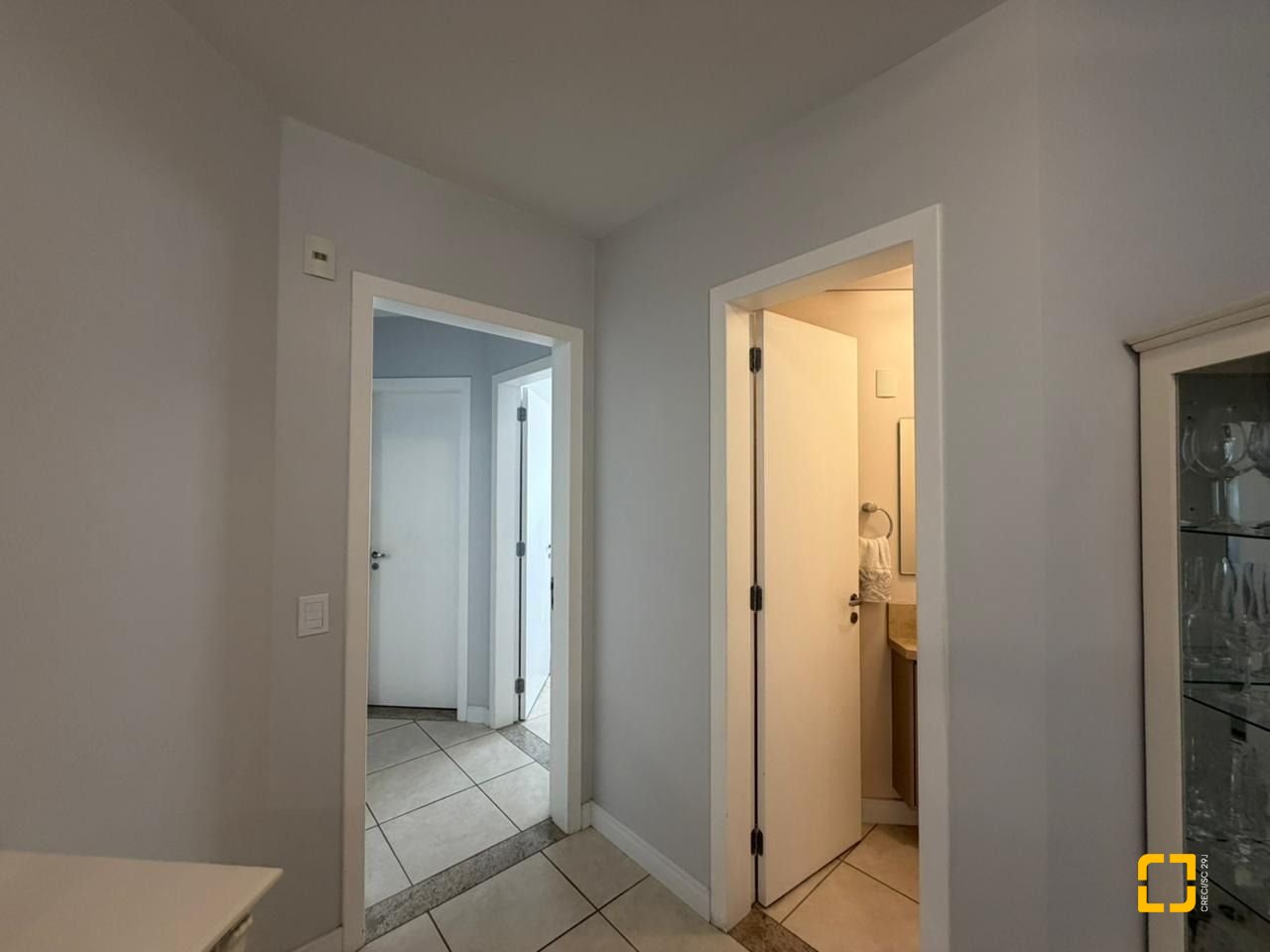 Apartamento com 102m², 4 quartos (sendo 1 suíte), 1 garagem, no bairro Jurerê Internacional em Florianópolis