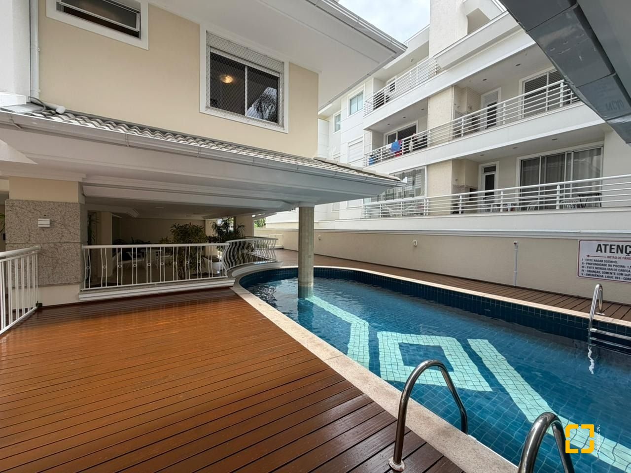 Apartamento com 102m², 4 quartos (sendo 1 suíte), 1 garagem, no bairro Jurerê Internacional em Florianópolis