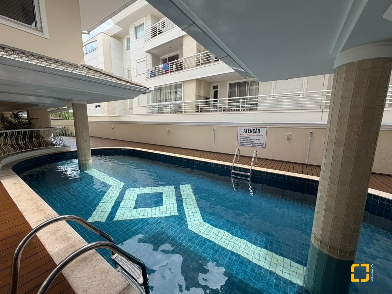 Apartamento com 102m², 4 quartos (sendo 1 suíte), 1 garagem, no bairro Jurerê Internacional em Florianópolis
