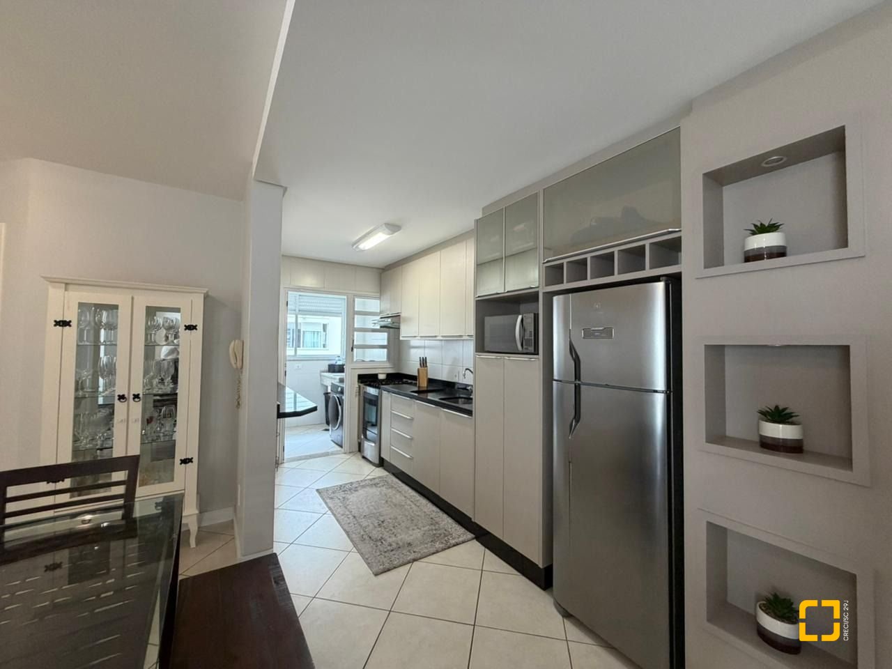 Apartamento com 102m², 4 quartos (sendo 1 suíte), 1 garagem, no bairro Jurerê Internacional em Florianópolis