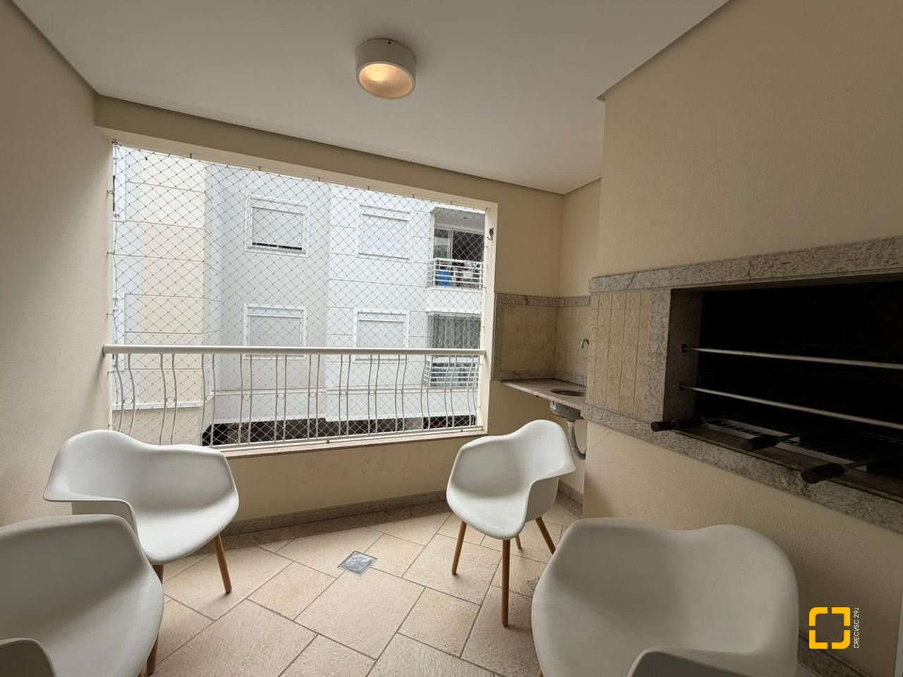 Apartamento com 102m², 4 quartos (sendo 1 suíte), 1 garagem, no bairro Jurerê Internacional em Florianópolis