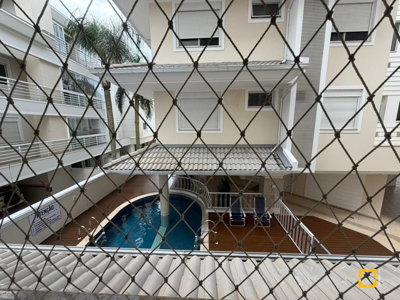 Apartamento com 102m², 4 quartos (sendo 1 suíte), 1 garagem, no bairro Jurerê Internacional em Florianópolis
