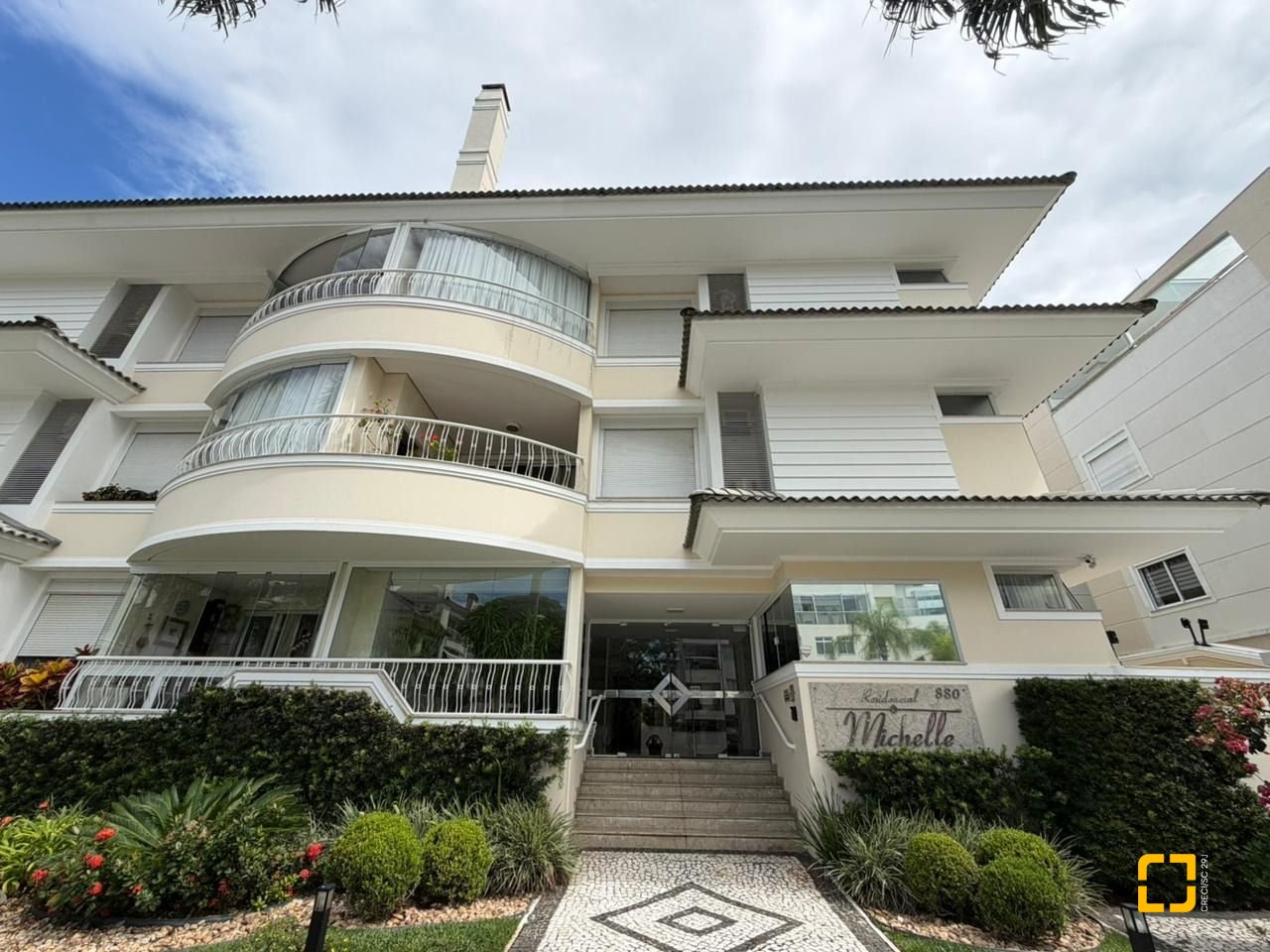 Apartamento com 102m², 4 quartos (sendo 1 suíte), 1 garagem, no bairro Jurerê Internacional em Florianópolis