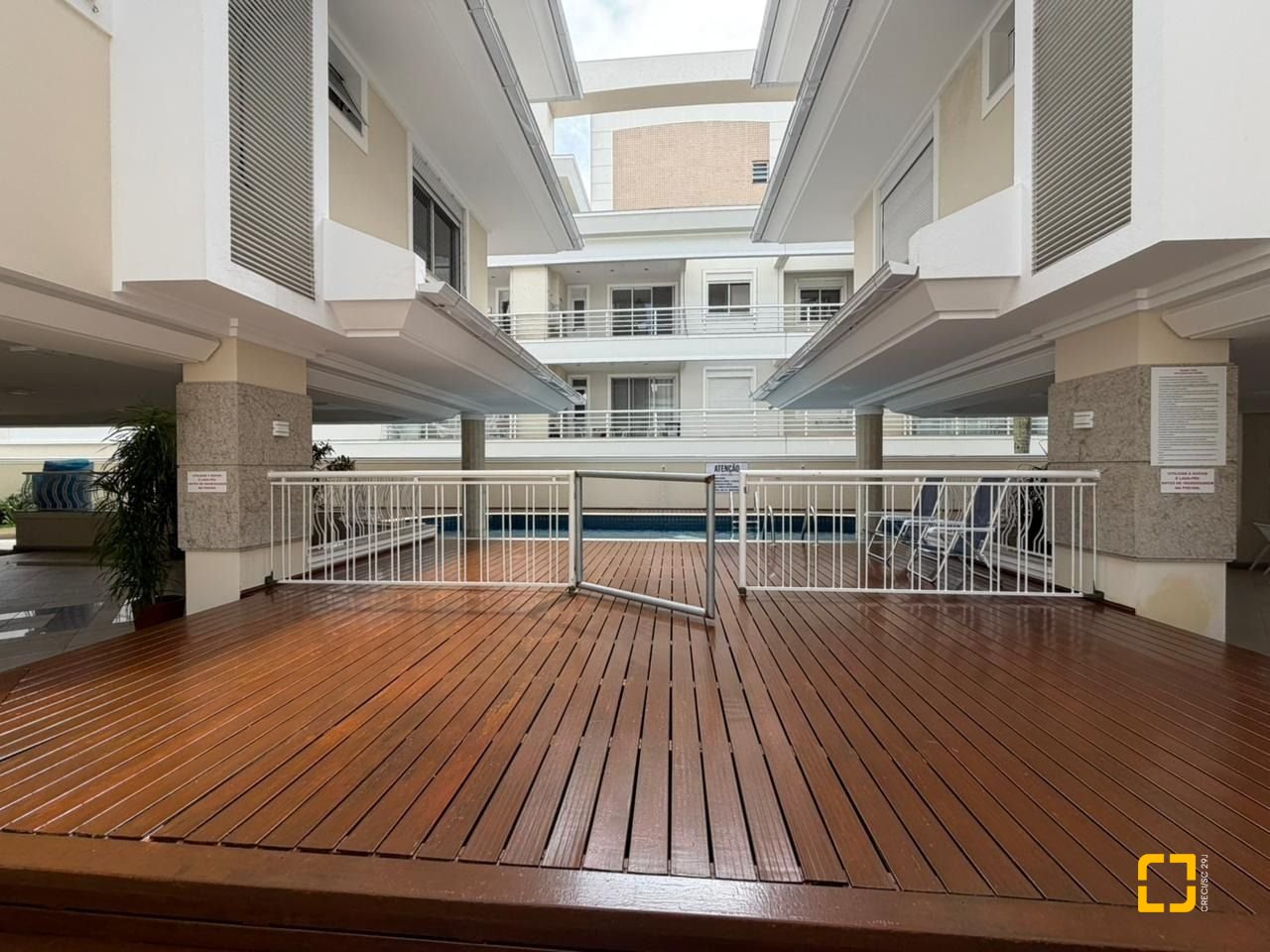 Apartamento com 102m², 4 quartos (sendo 1 suíte), 1 garagem, no bairro Jurerê Internacional em Florianópolis