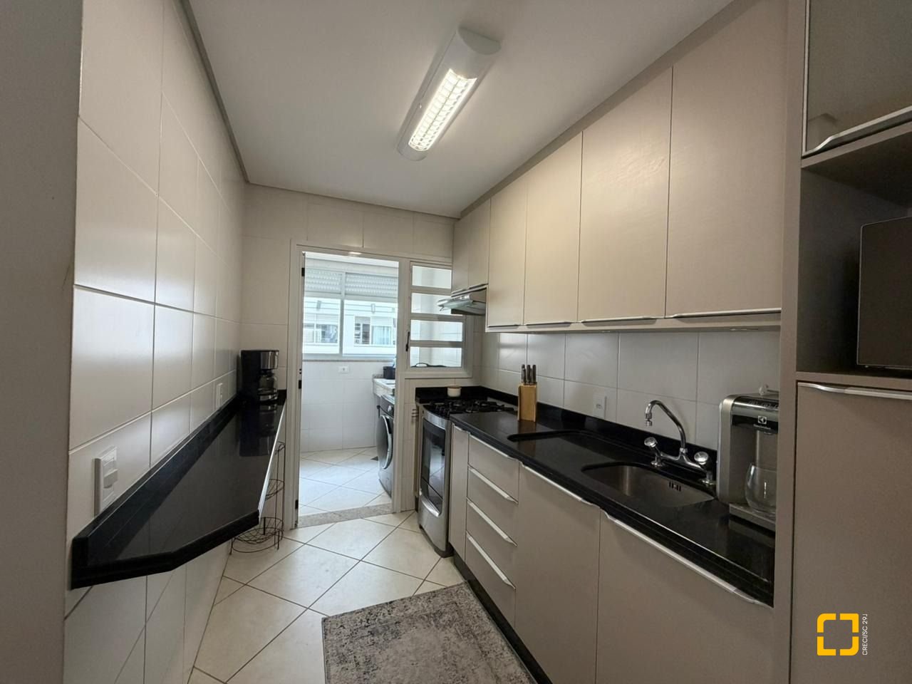 Apartamento com 102m², 4 quartos (sendo 1 suíte), 1 garagem, no bairro Jurerê Internacional em Florianópolis