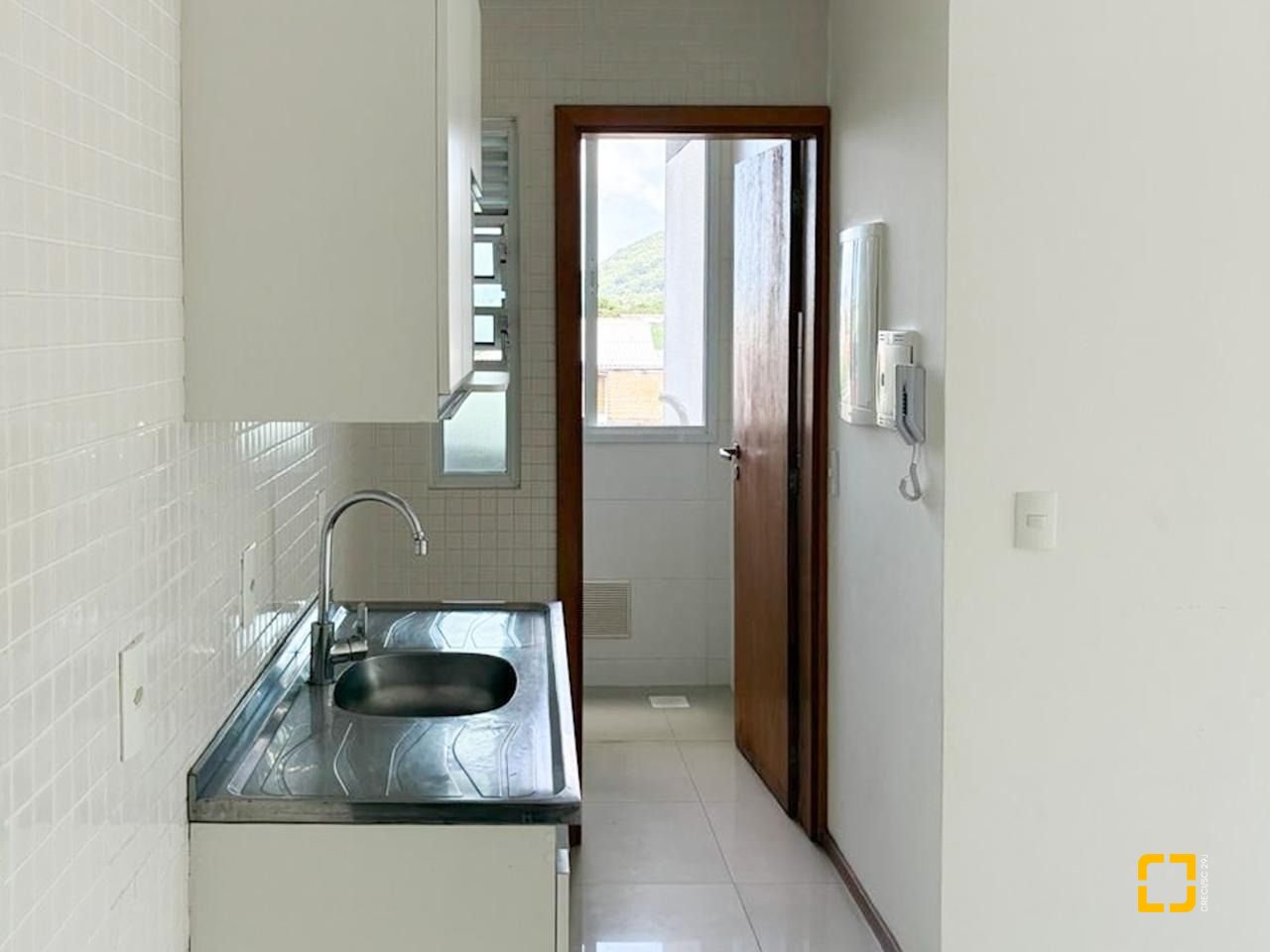 Apartamento com 43m², 1 quarto, 1 garagem, no bairro Rio Tavares em Florianópolis