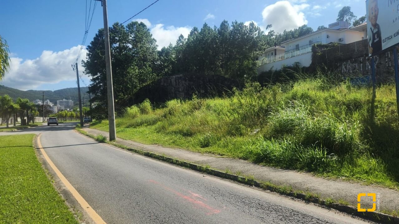 Terreno com 28060m², no bairro Córrego Grande em Florianópolis